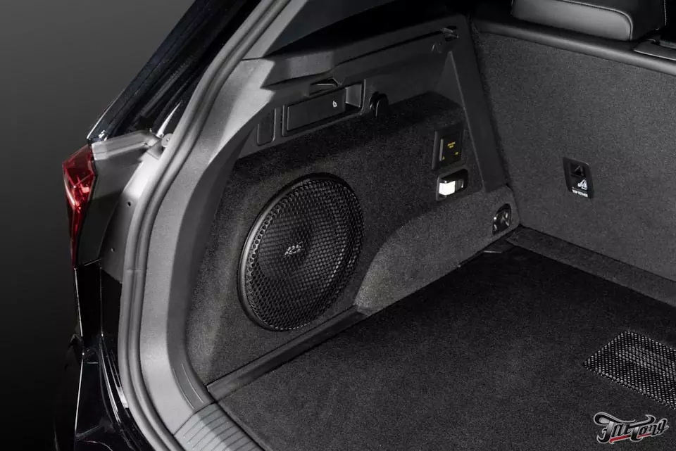 VW Tiguan. Постройка акустической системы, комплексная шумоизоляция и перетяжка потолка в алькантару!